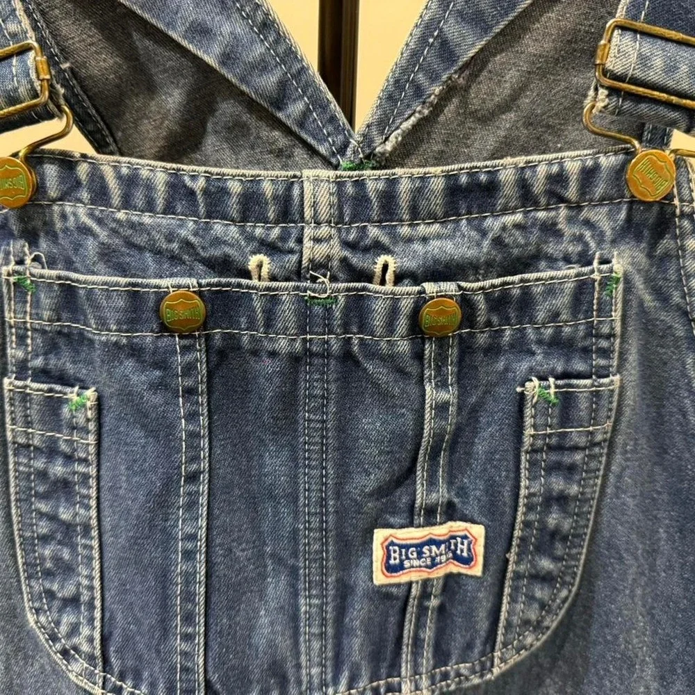 Big Smith blue denim overalls with adjustable straps and pockets. Size: 40